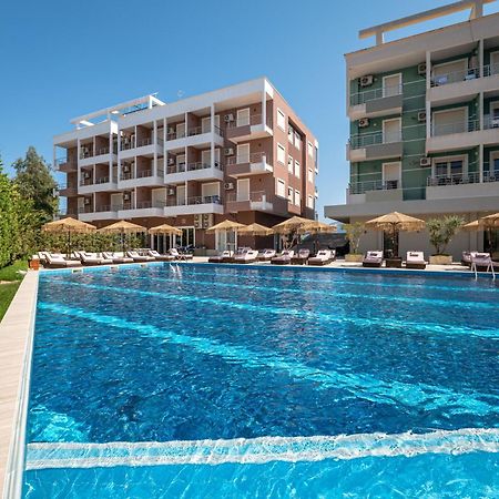 Gest Hotel Radhimë エクステリア 写真