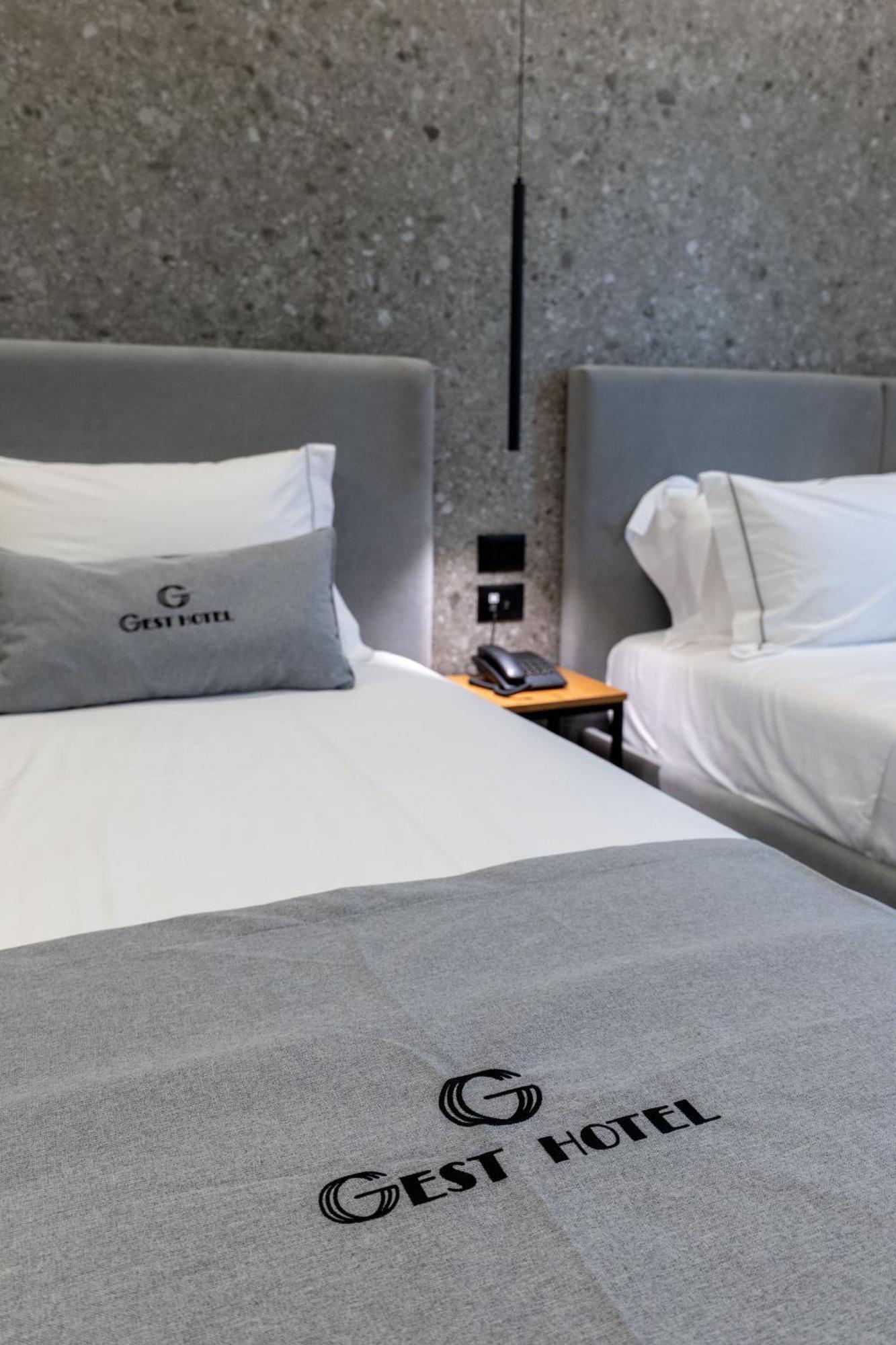 Gest Hotel Radhimë エクステリア 写真