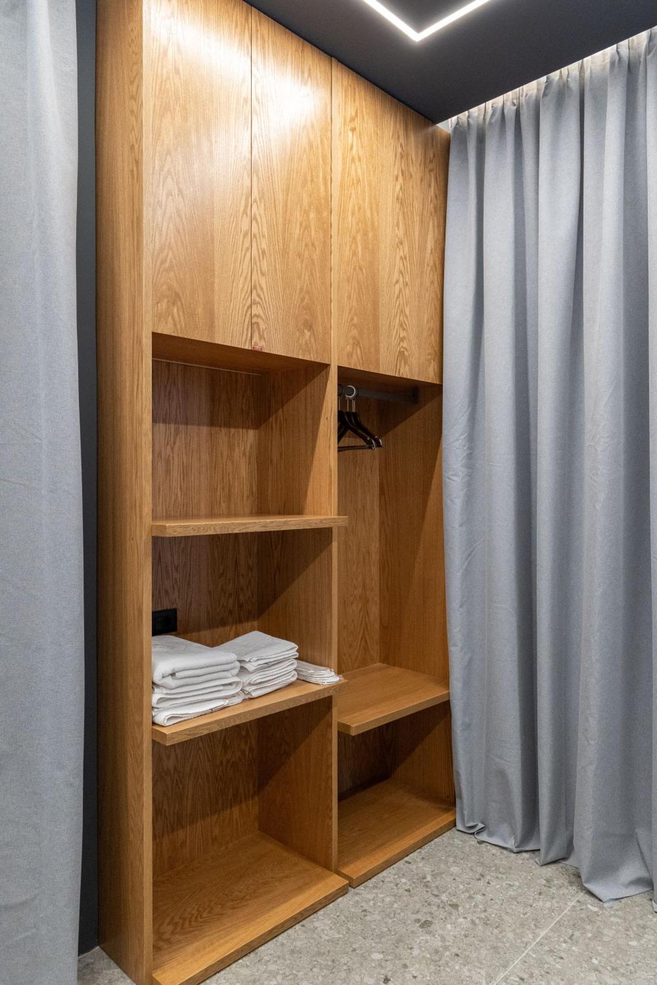 Gest Hotel Radhimë エクステリア 写真