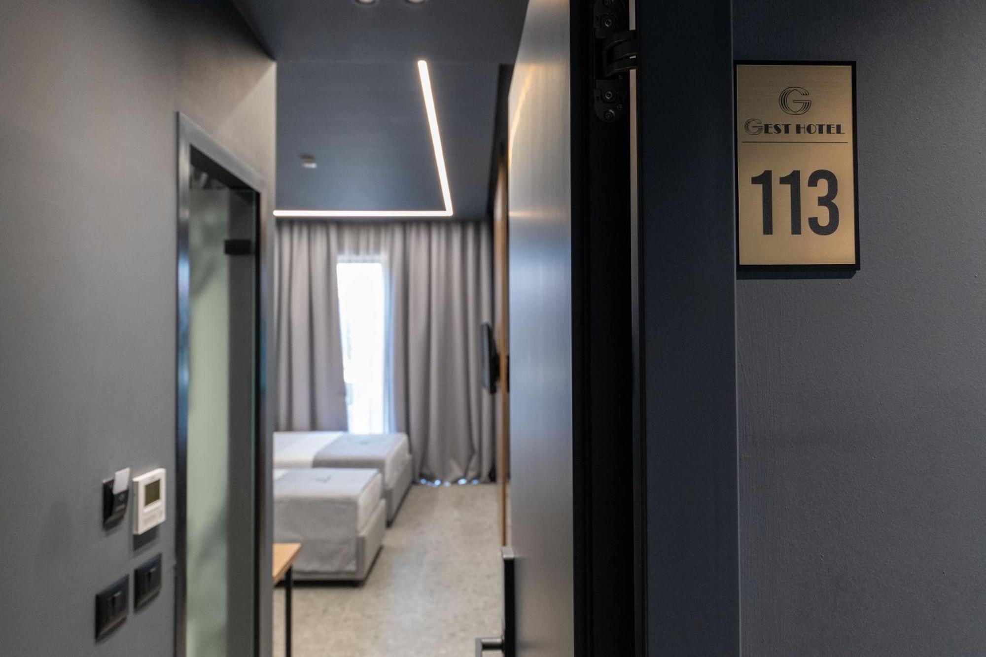Gest Hotel Radhimë エクステリア 写真
