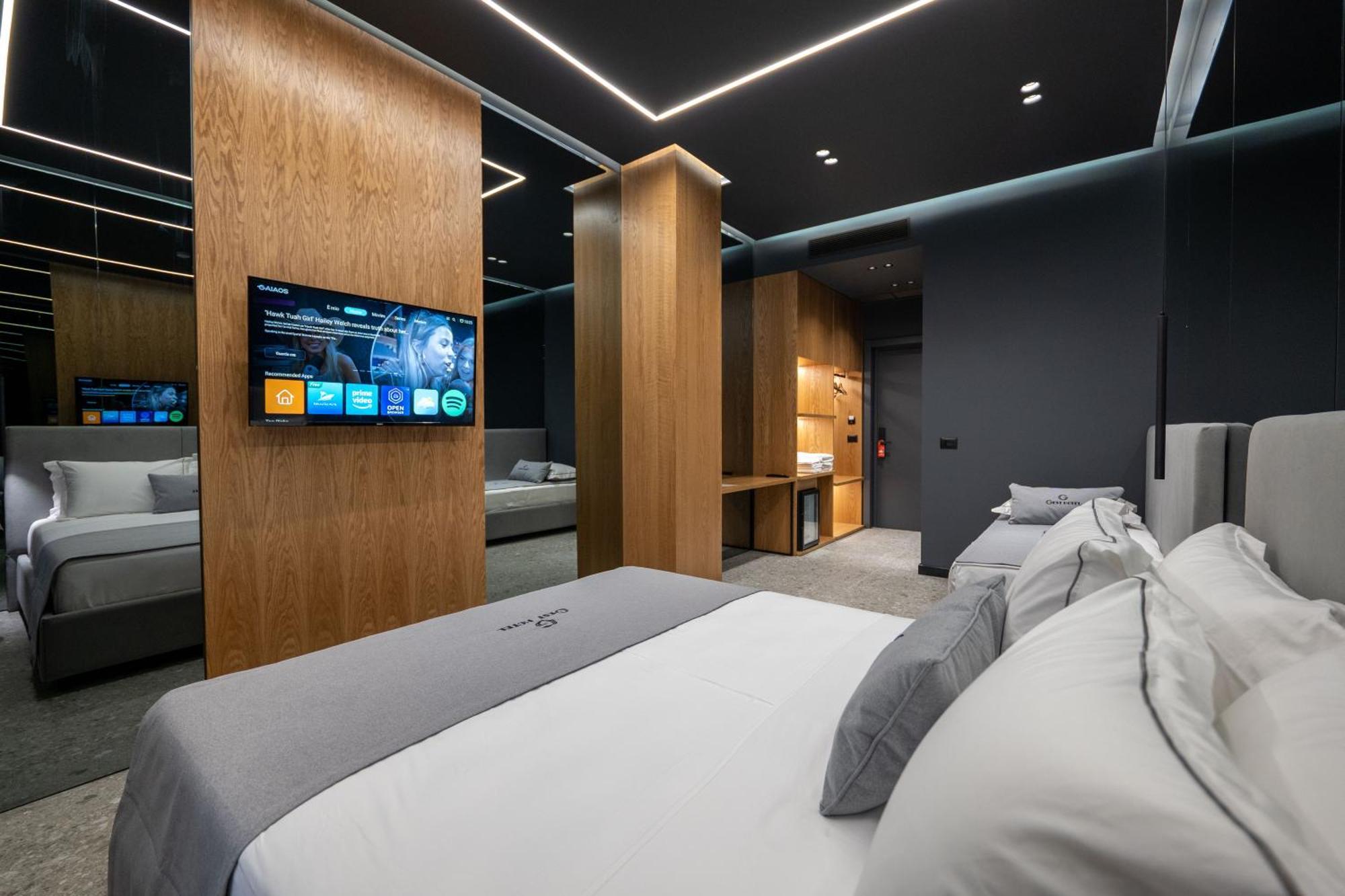 Gest Hotel Radhimë エクステリア 写真