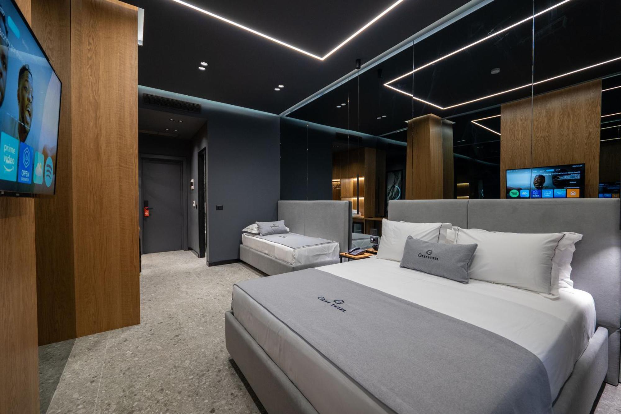 Gest Hotel Radhimë エクステリア 写真