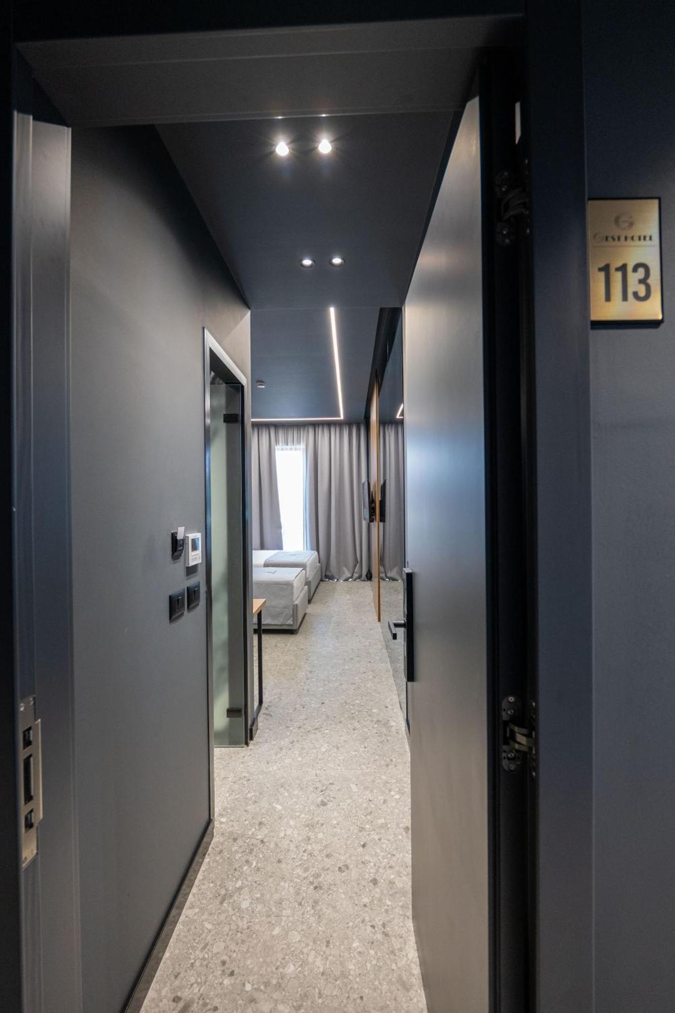 Gest Hotel Radhimë エクステリア 写真