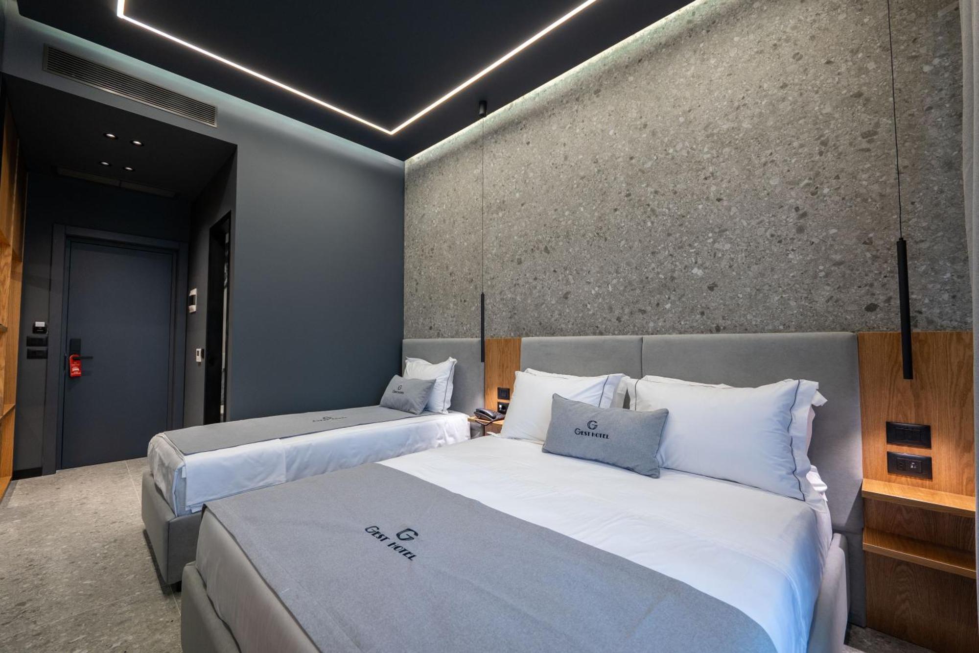 Gest Hotel Radhimë エクステリア 写真