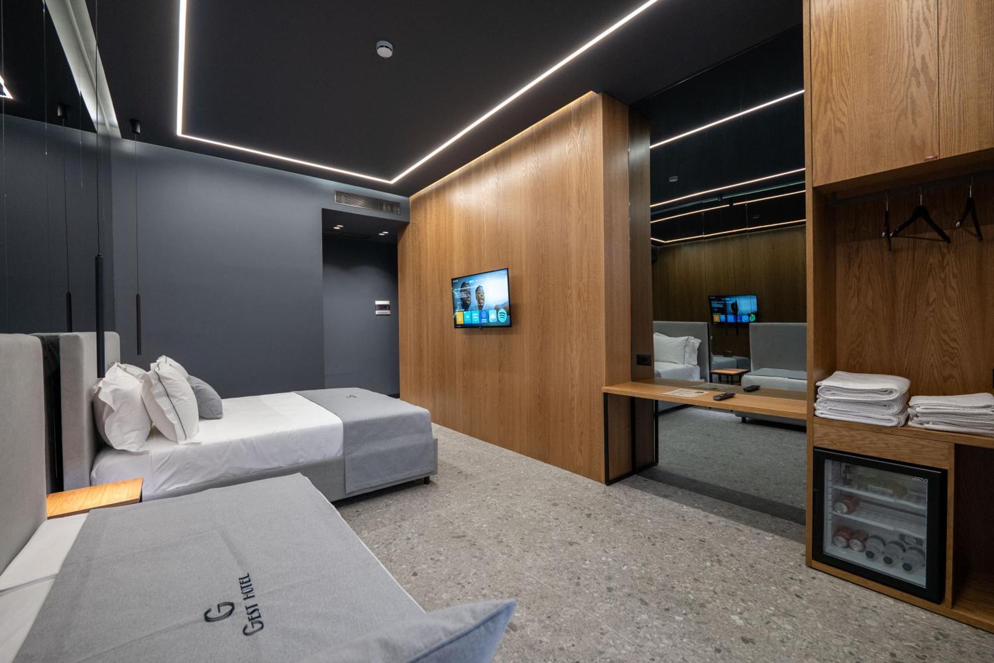 Gest Hotel Radhimë エクステリア 写真