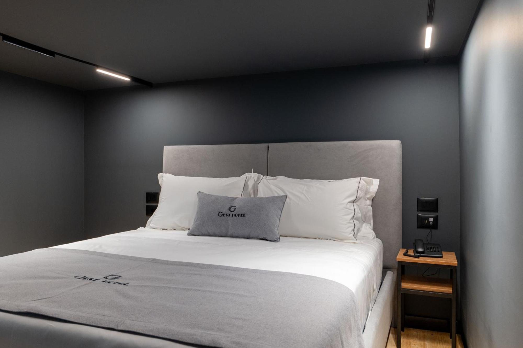 Gest Hotel Radhimë エクステリア 写真