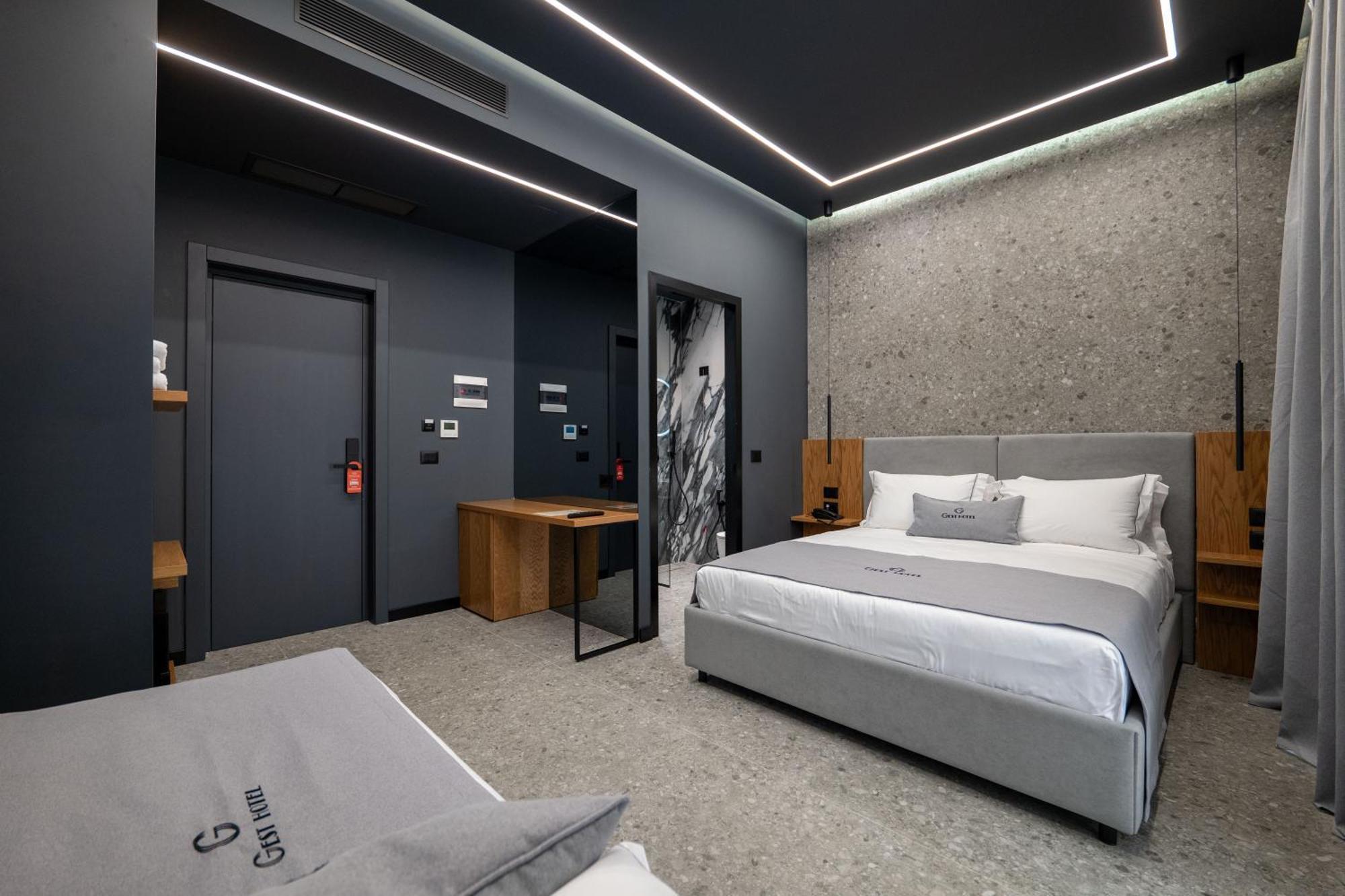 Gest Hotel Radhimë エクステリア 写真
