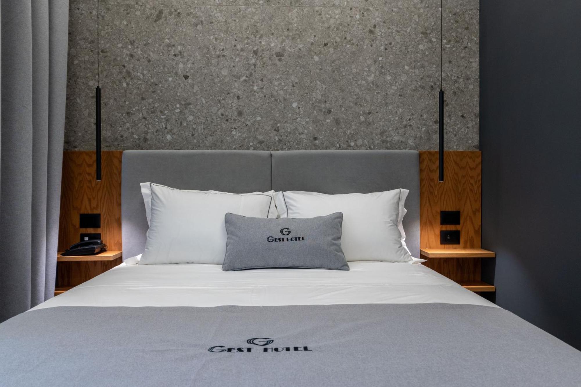 Gest Hotel Radhimë エクステリア 写真