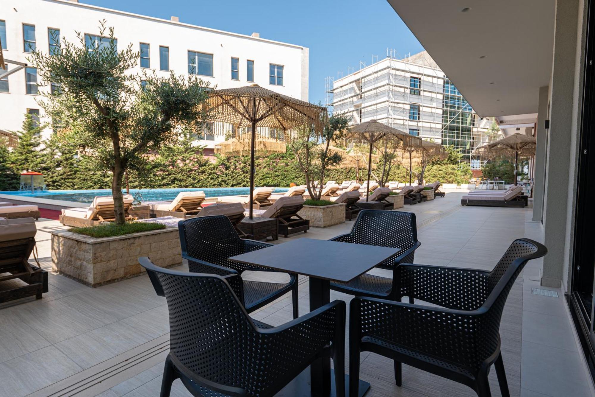 Gest Hotel Radhimë エクステリア 写真