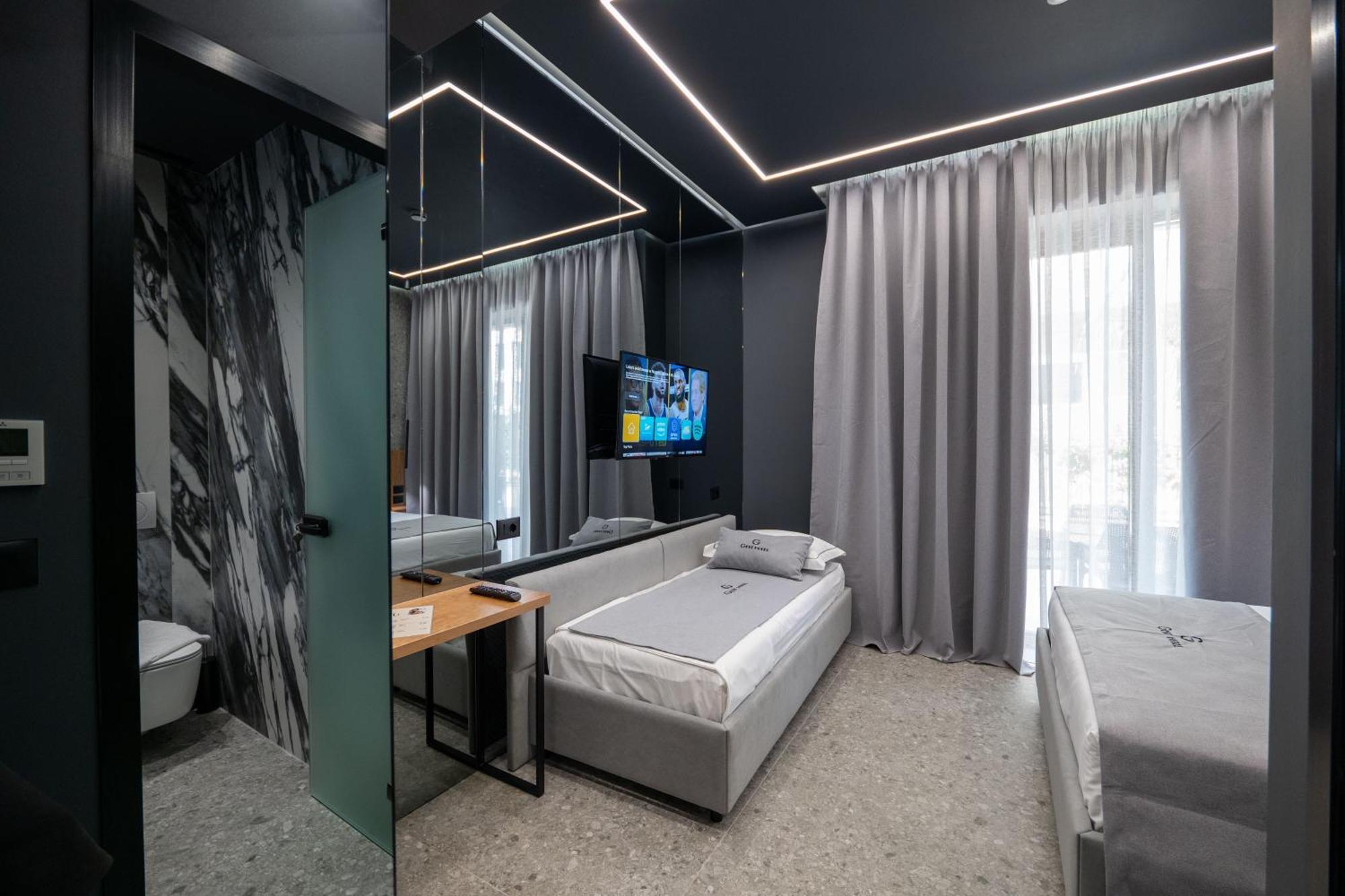 Gest Hotel Radhimë エクステリア 写真
