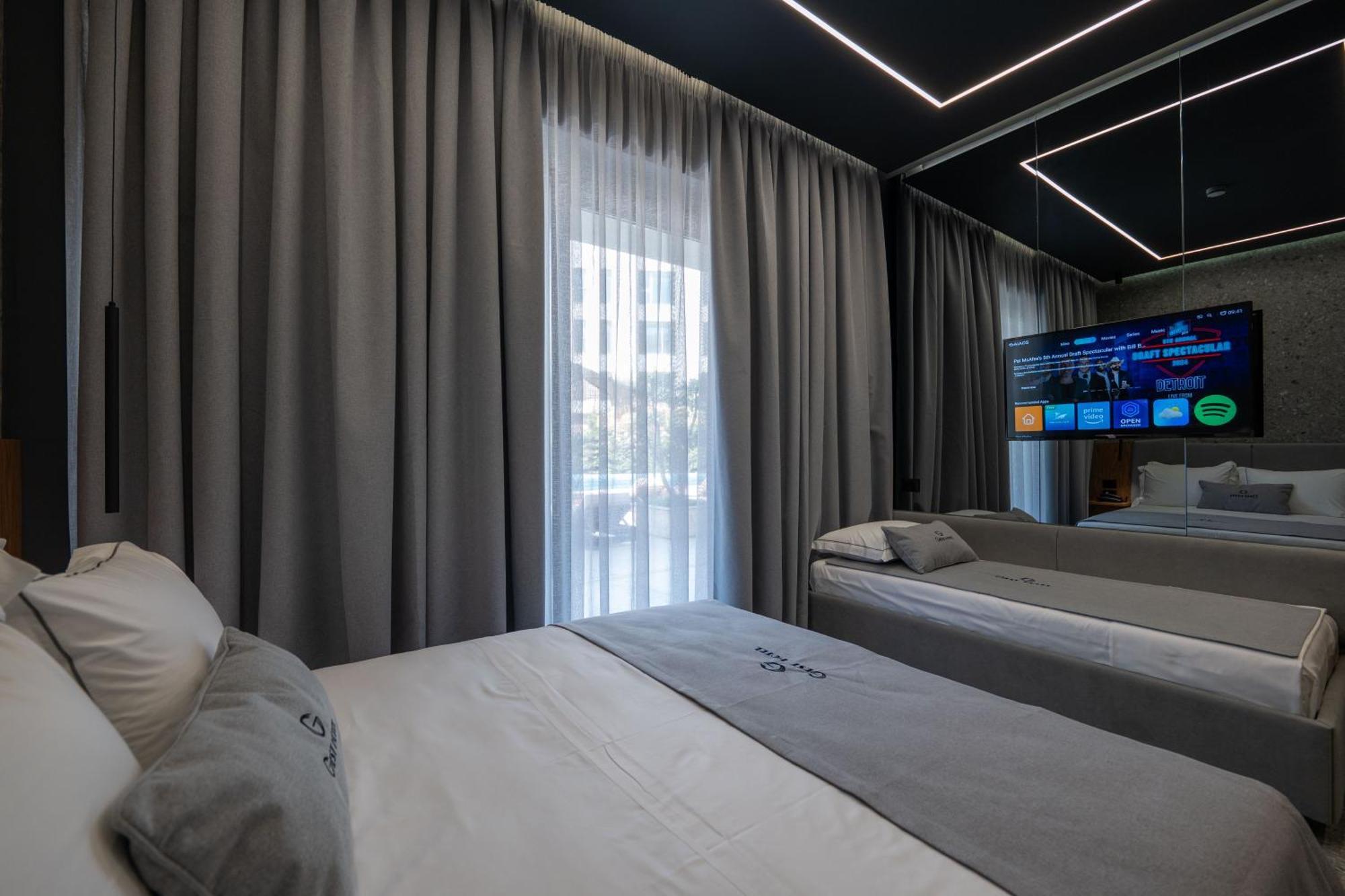 Gest Hotel Radhimë エクステリア 写真