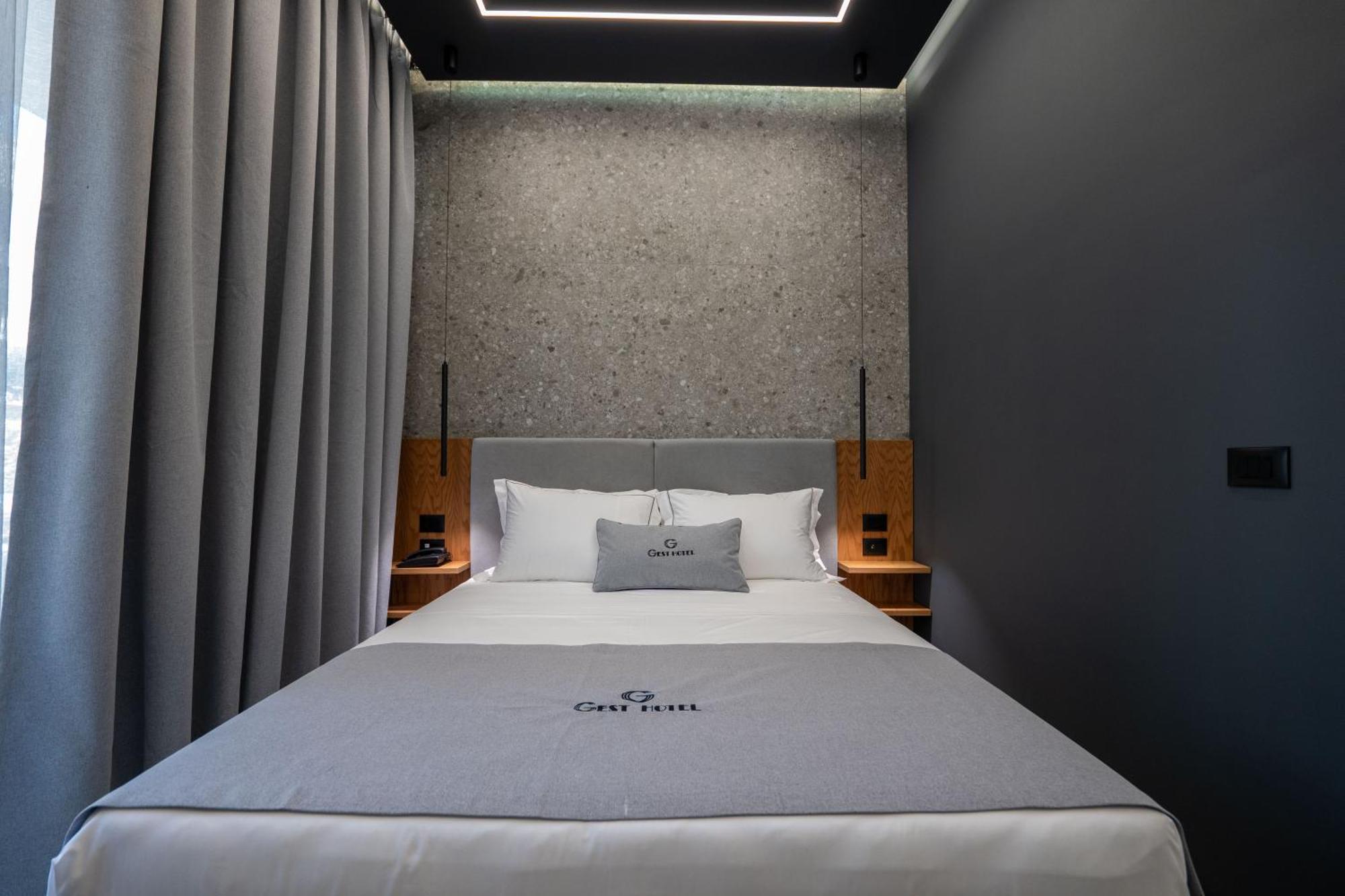 Gest Hotel Radhimë エクステリア 写真