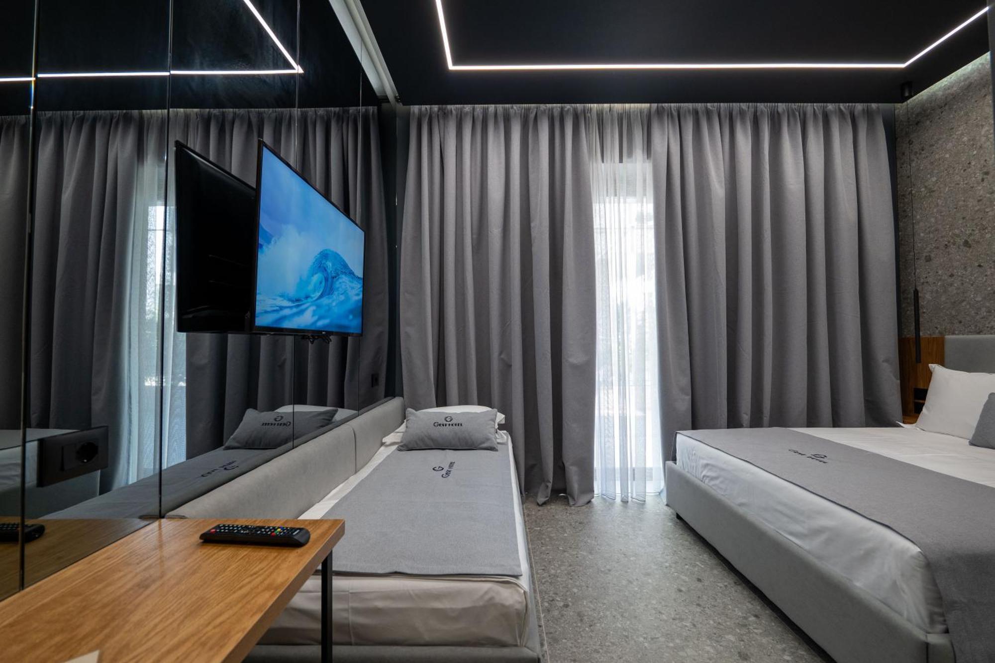 Gest Hotel Radhimë エクステリア 写真