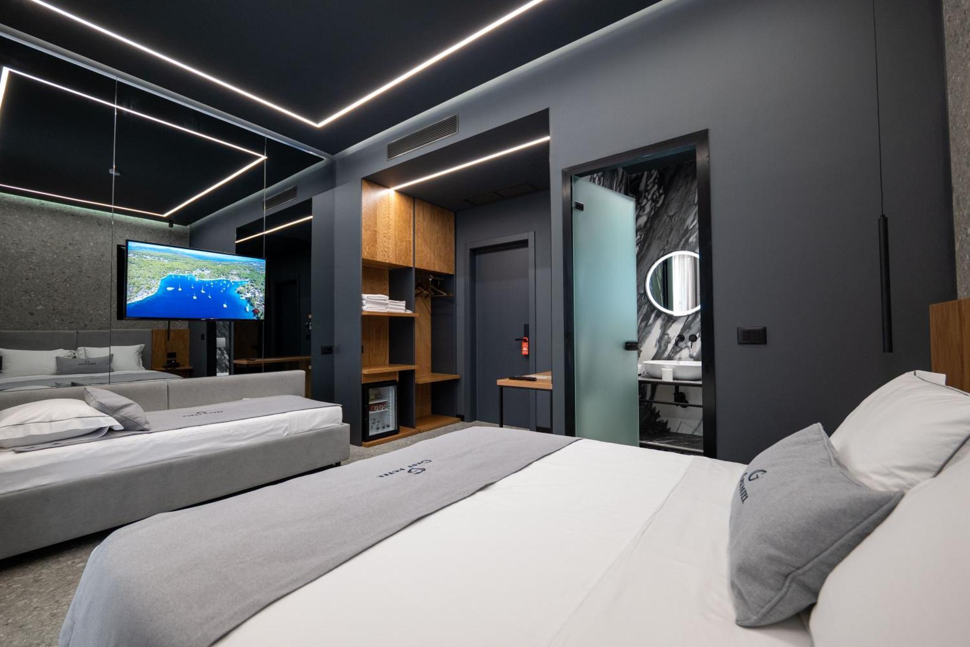 Gest Hotel Radhimë エクステリア 写真