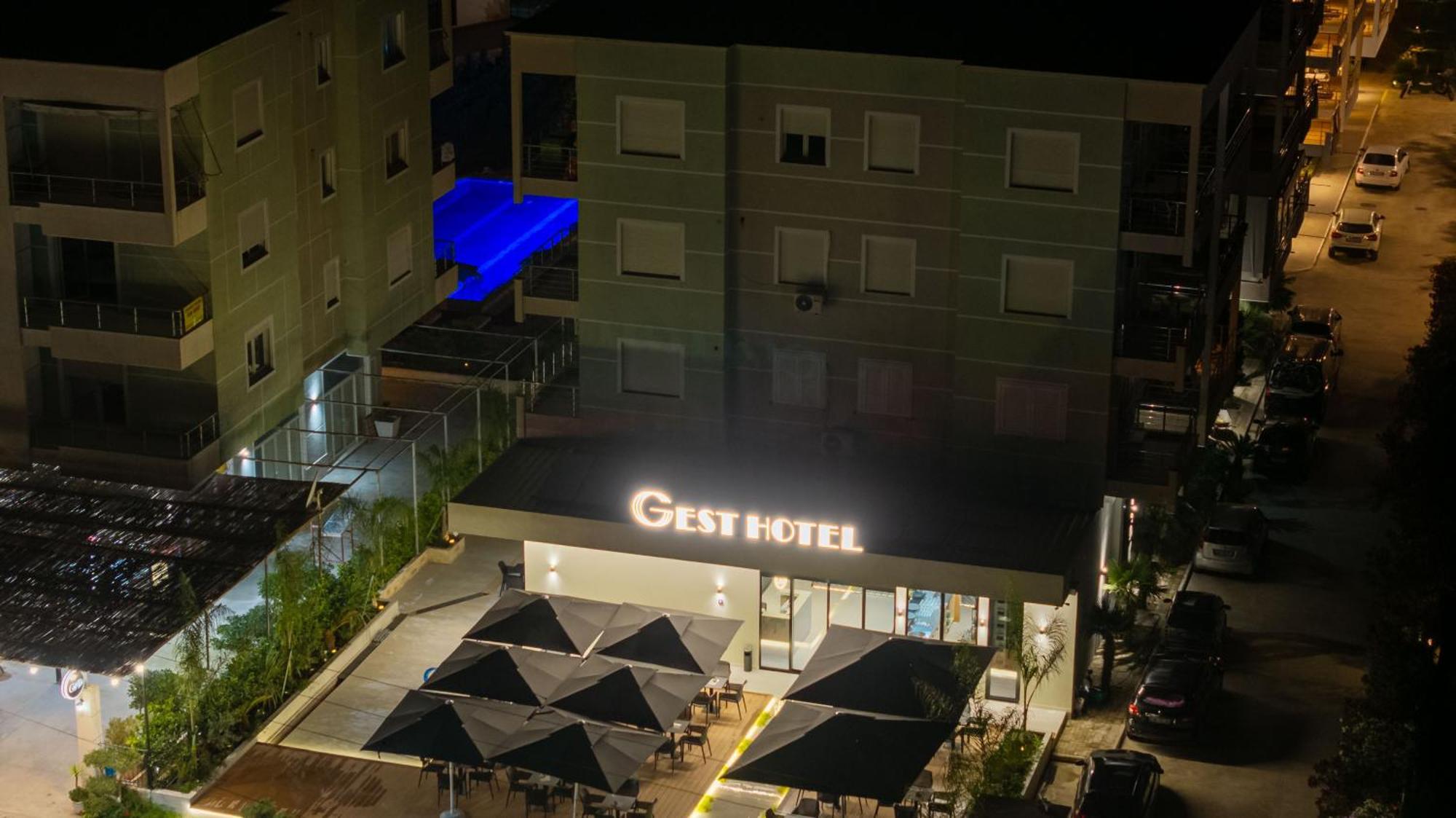 Gest Hotel Radhimë エクステリア 写真