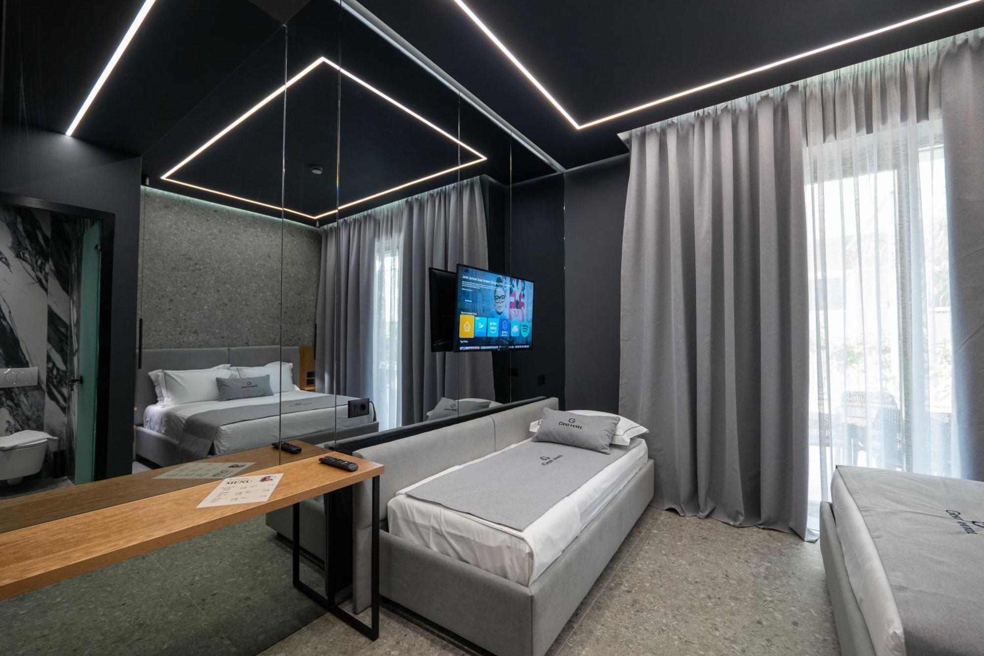 Gest Hotel Radhimë エクステリア 写真