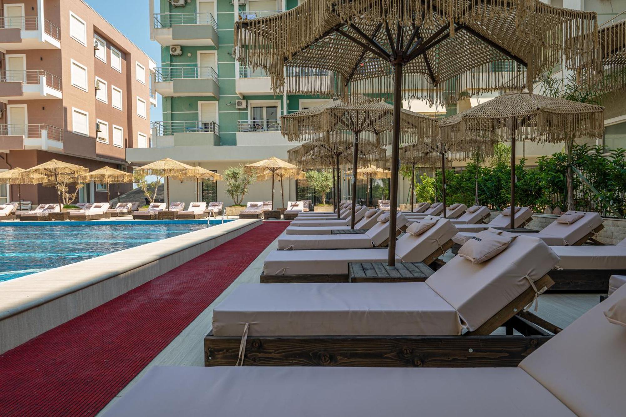 Gest Hotel Radhimë エクステリア 写真