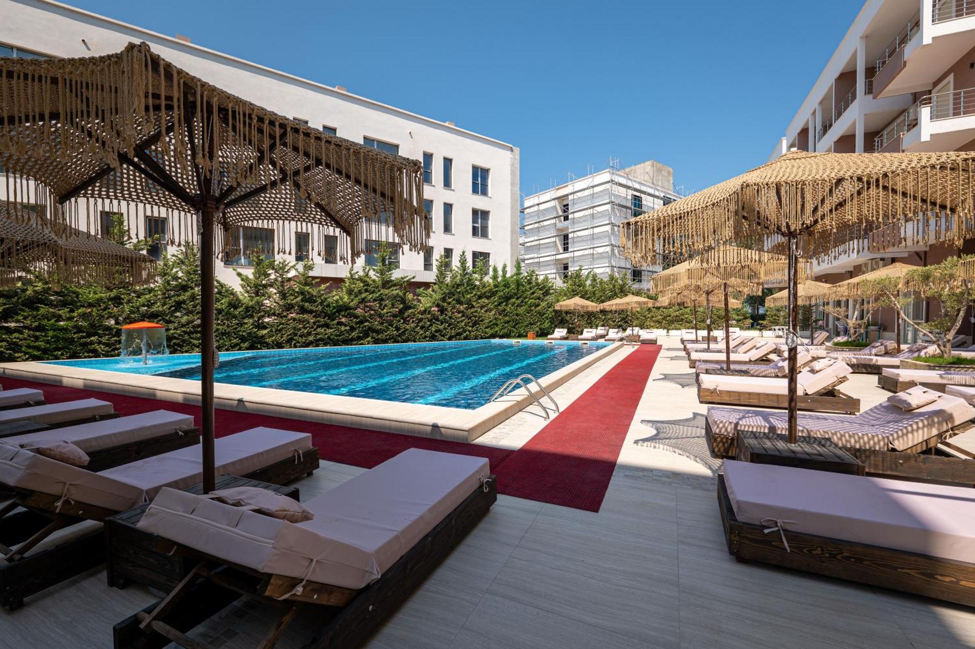 Gest Hotel Radhimë エクステリア 写真