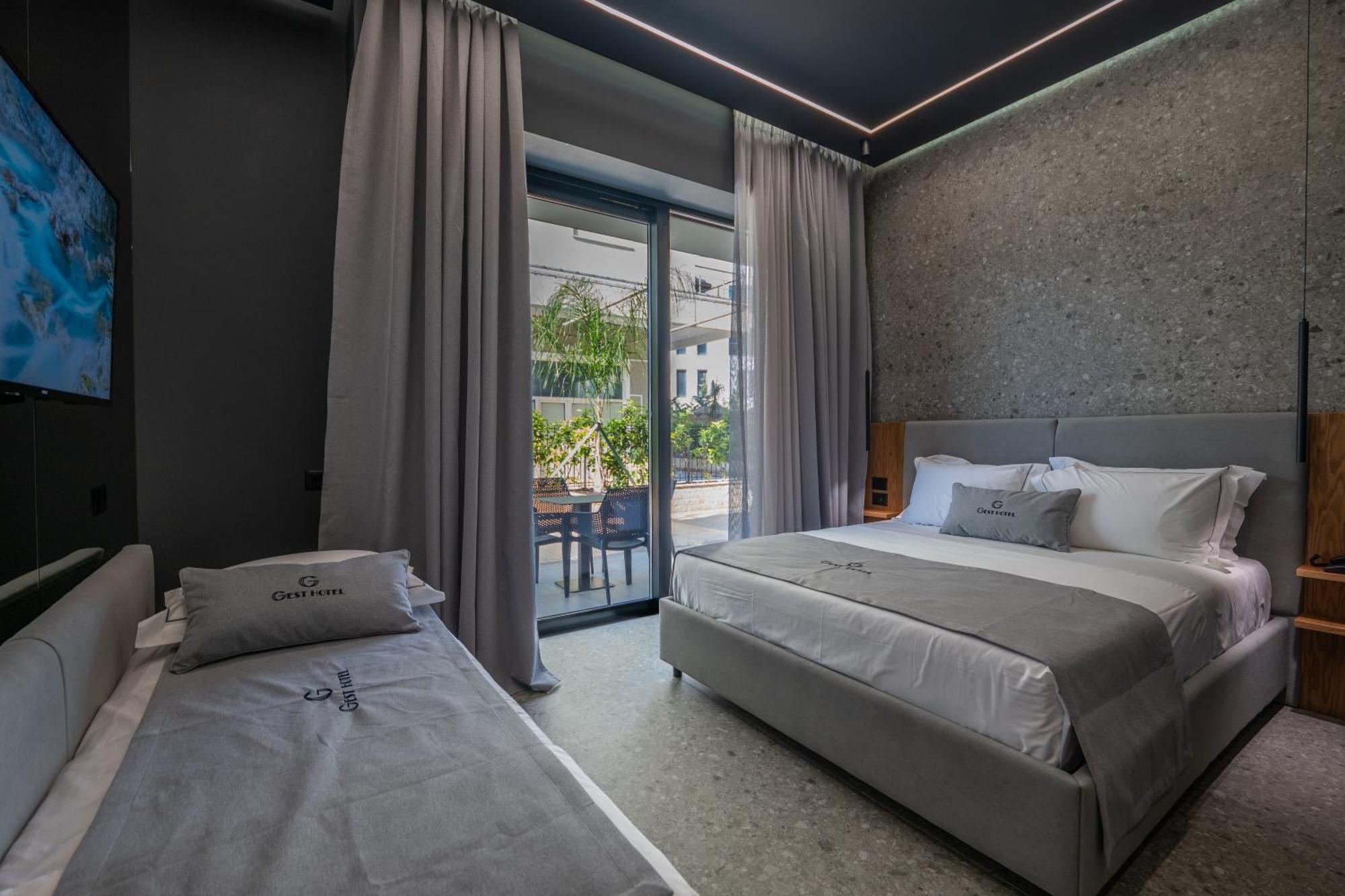 Gest Hotel Radhimë エクステリア 写真