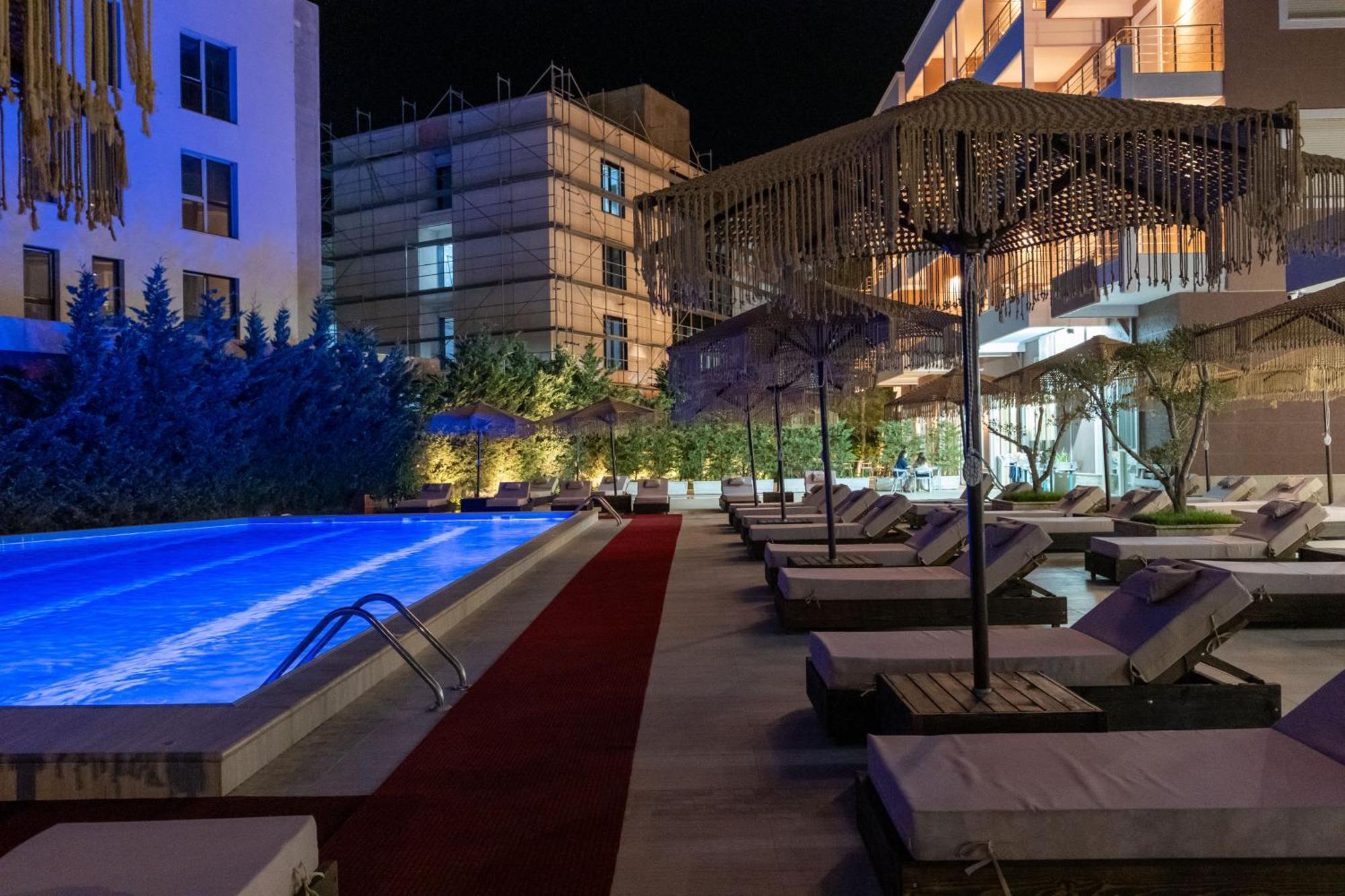 Gest Hotel Radhimë エクステリア 写真