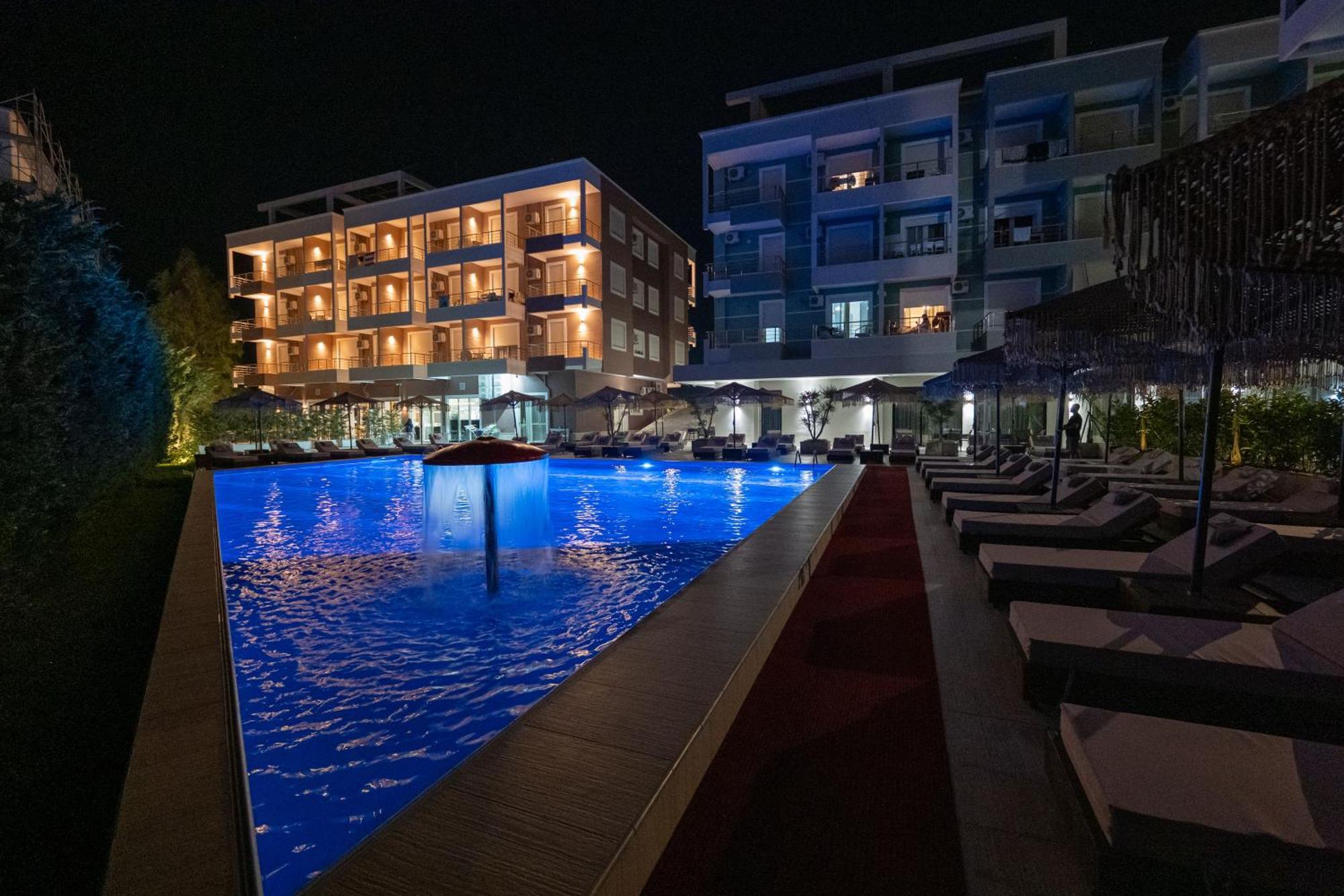 Gest Hotel Radhimë エクステリア 写真