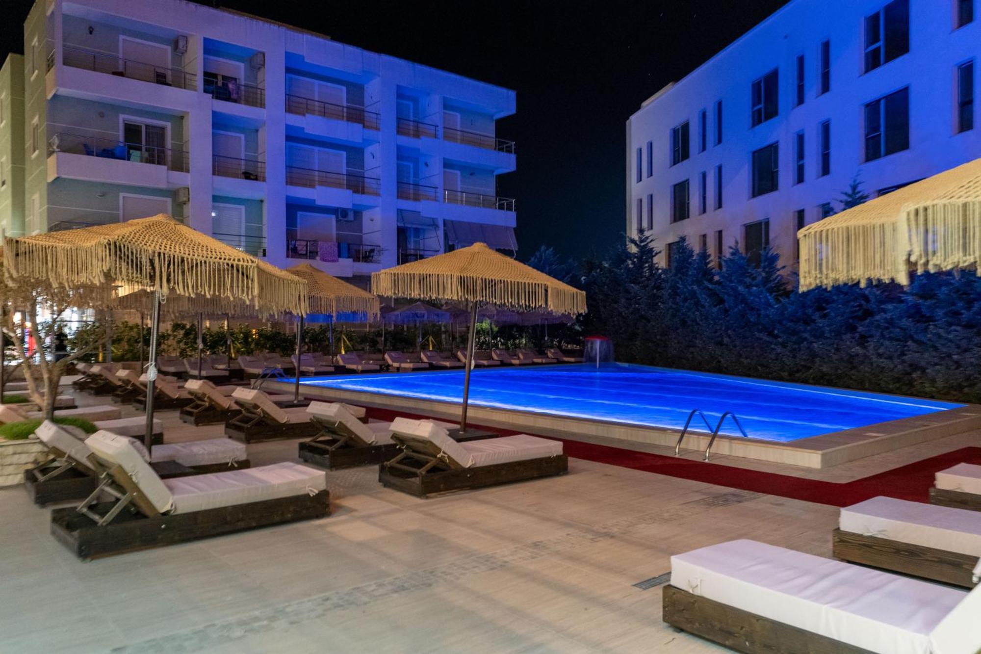 Gest Hotel Radhimë エクステリア 写真