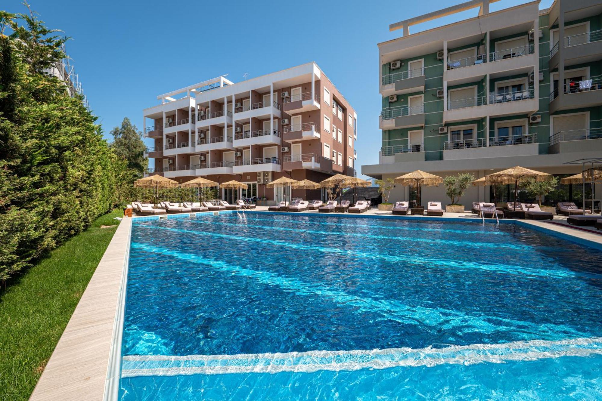Gest Hotel Radhimë エクステリア 写真